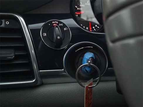 Used 2011 Porsche Panamera 4 image 29