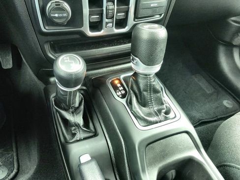Used 2025 Jeep Wrangler Unlimited Sport AWD/4WD image 19