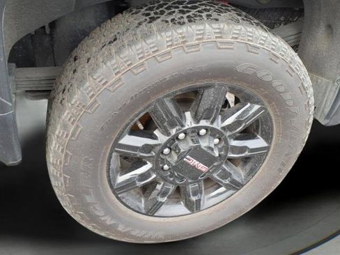 Used 2024 GMC Sierra 2500 AT4 w/ AT4 Preferred Package image 16