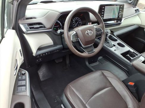 Certified 2023 Toyota Sienna Platinum image 14