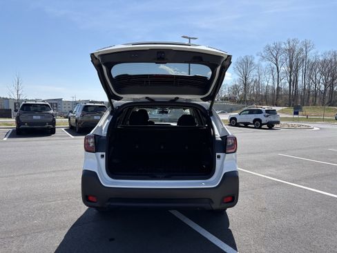 Used 2025 Subaru Outback Premium image 11