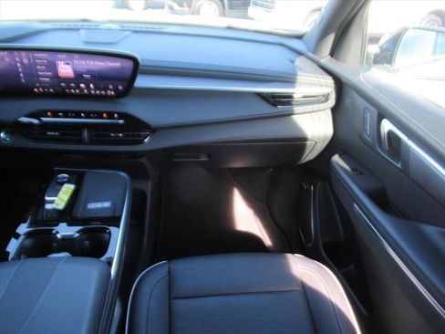 Used 2025 Buick Enclave Sport Touring image 13