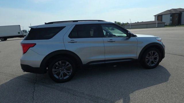 Used 2024 Ford Explorer XLT w/ Equipment Group 202A RWD image 8