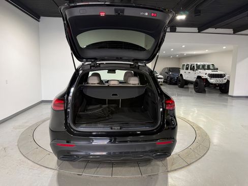 Used 2024 Mercedes-Benz GLC 300 4MATIC image 11
