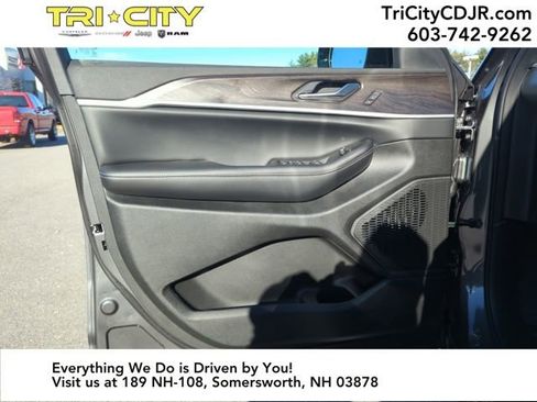 New 2025 Jeep Grand Cherokee Limited image 10