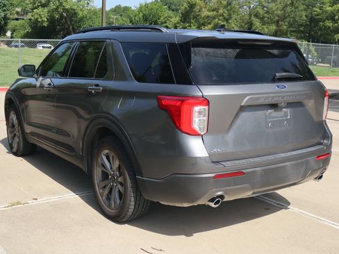 Used 2021 Ford Explorer XLT w/ Equipment Group 202A RWD image 6