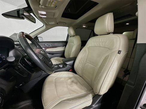 Used 2019 Ford Explorer Platinum image 22