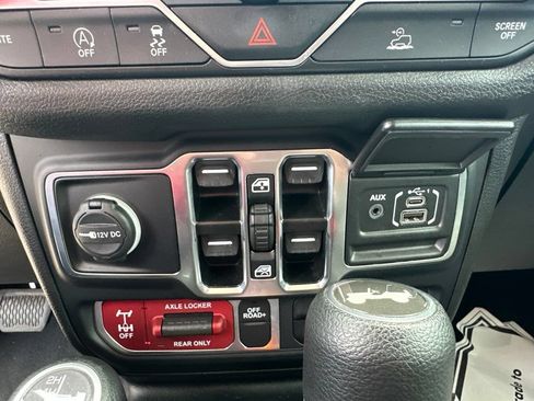 Used 2025 Jeep Wrangler Unlimited Sport AWD/4WD image 27