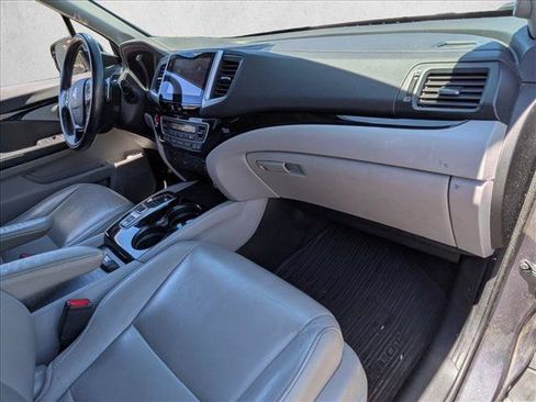 Used 2016 Honda Pilot Touring image 23