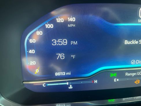 Used 2023 Chevrolet Suburban Premier image 16