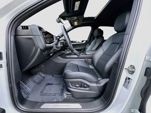 Certified 2026 Porsche Cayenne AWD/4WD image 5