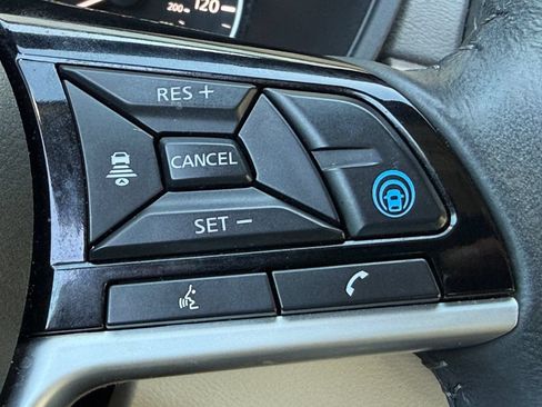 Used 2023 Nissan Altima 2.5 SV w/ SV Premium Package FWD image 4