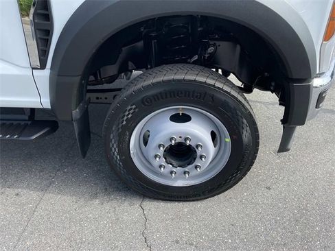 New 2025 Ford F450 XL w/ XL Chrome Package image 32