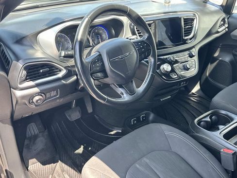 Used 2018 Chrysler Pacifica Touring Plus w/ S Appearance Package FWD image 2