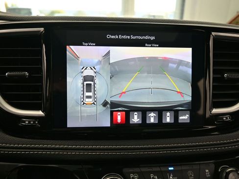 Used 2024 Chrysler Pacifica Limited w/ S Appearance Package image 21