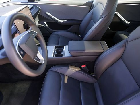 Used 2025 Tesla Model 3 Long Range image 9