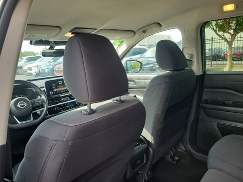 Used 2025 Nissan Pathfinder SV FWD image 13