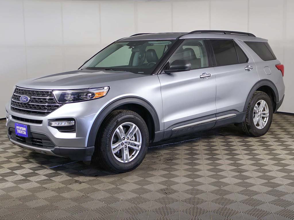 Used 2022 Ford Explorer XLT w/ Equipment Group 202A AWD/4WD image 7
