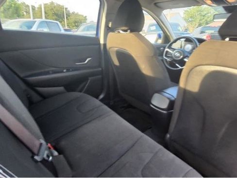 Used 2023 Hyundai Elantra SEL w/ Convenience Package image 13