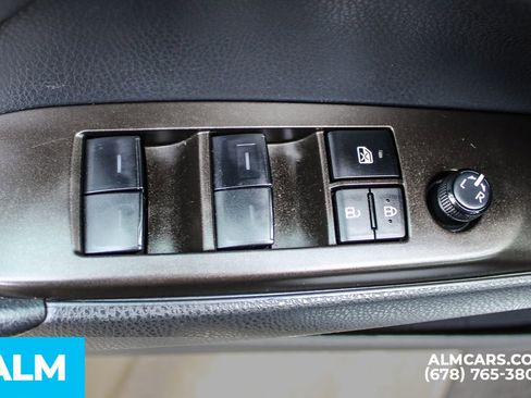 Used 2023 Toyota Camry SE image 39