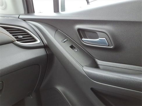 Used 2022 Chevrolet Trax LT w/ Driver Confidence Package image 25