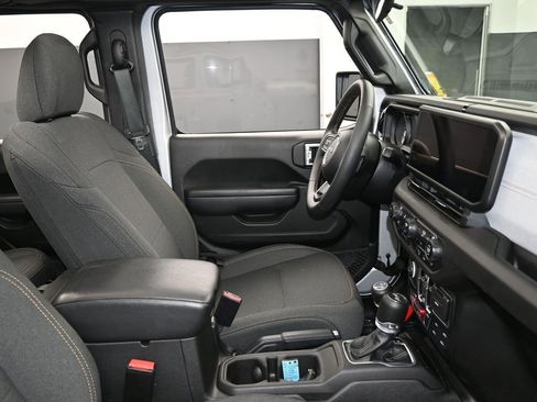 Used 2024 Jeep Wrangler Unlimited image 48