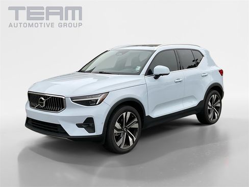 Used 2024 Volvo XC40 B5 Plus w/ Protection Package Premier image 3