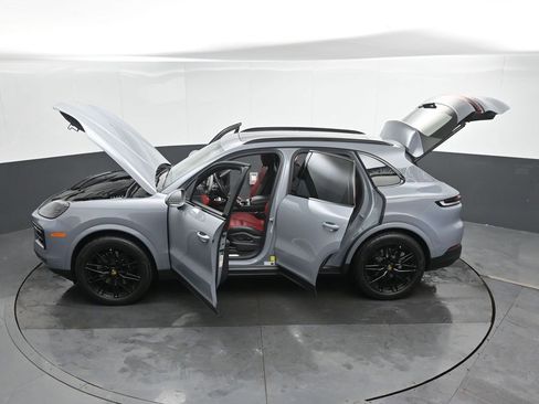 Used 2024 Porsche Cayenne image 54