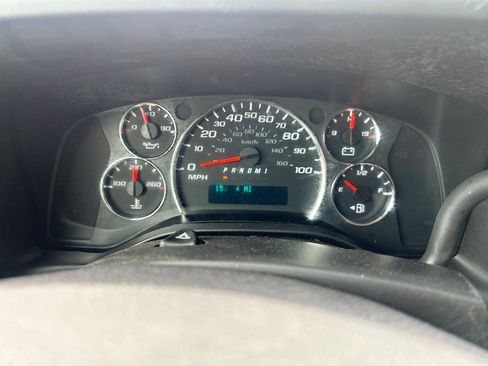 Used 2015 Chevrolet Express 3500 RWD image 12