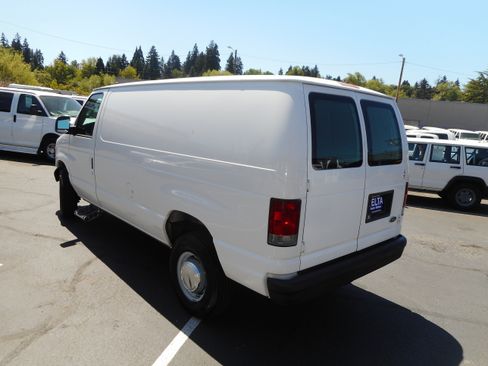Used 2004 Ford E-350 and Econoline 350 Super Duty RWD image 8