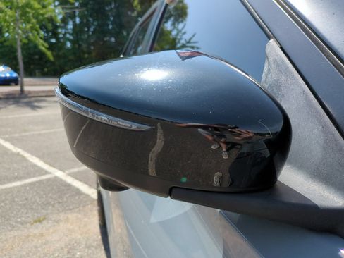 Used 2023 Nissan Kicks SR FWD image 12