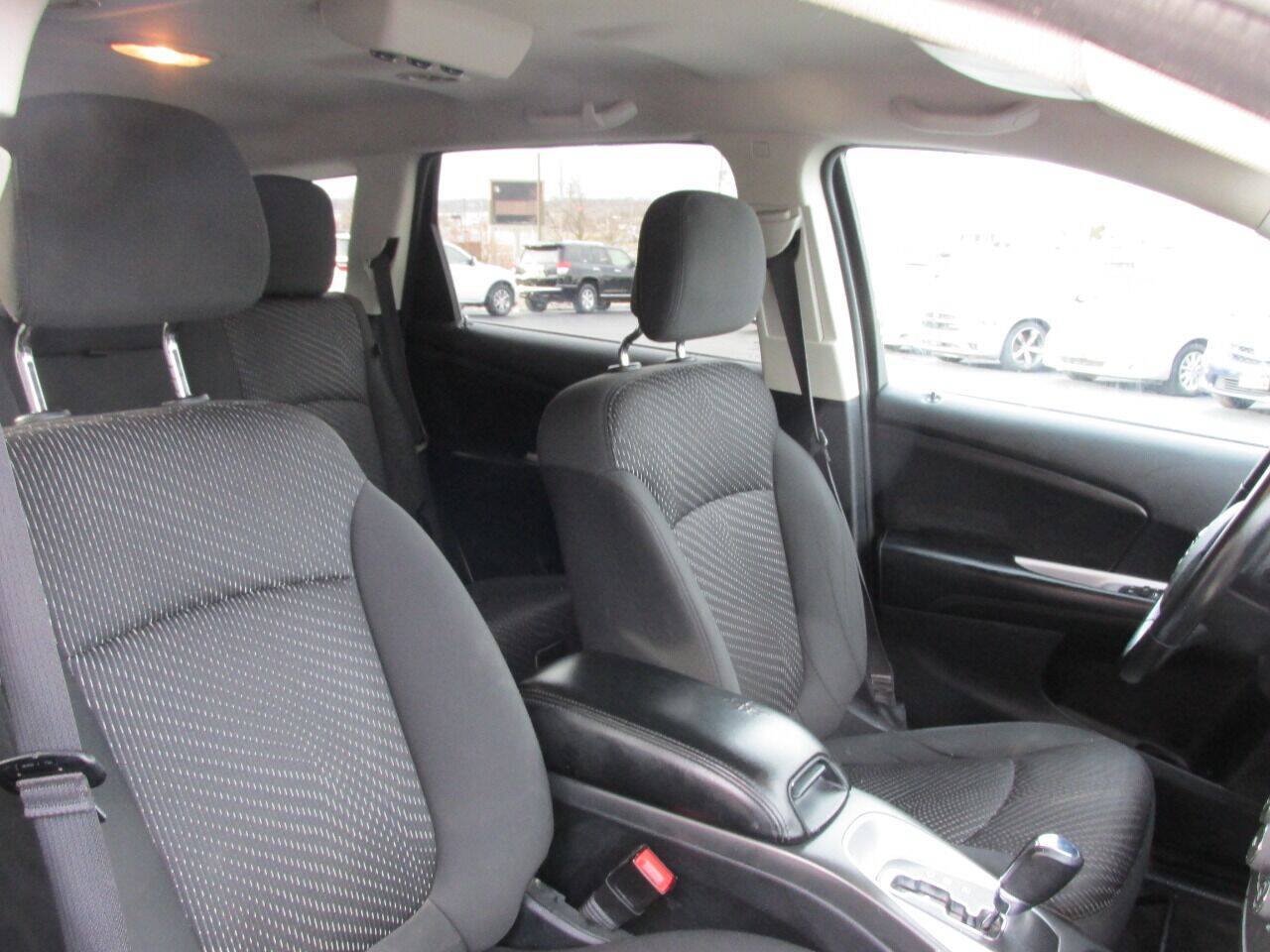 Used 2017 Dodge Journey SE w/ Flexible Seating Group FWD image 30