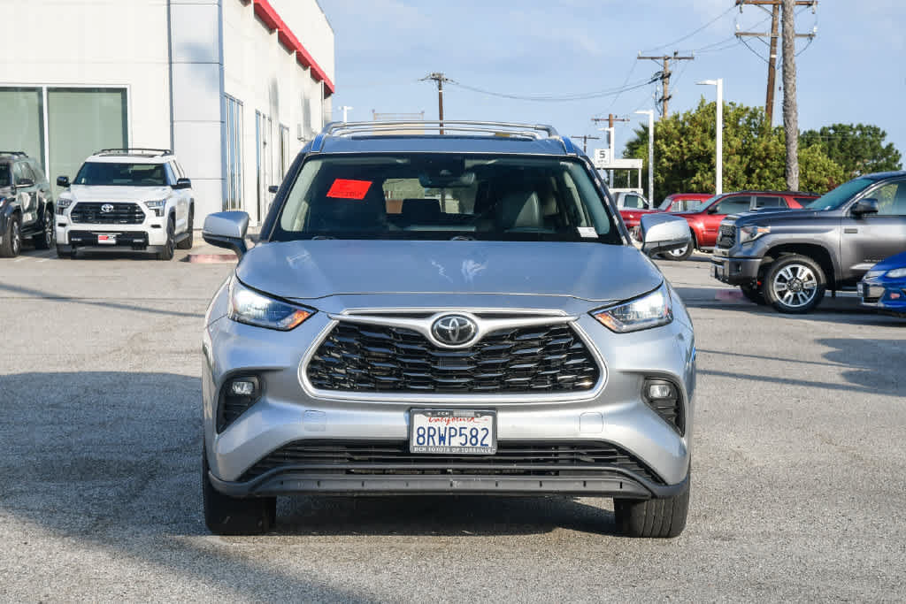 Used 2020 Toyota Highlander XLE w/ Preferred Accessory Package AWD/4WD image 2