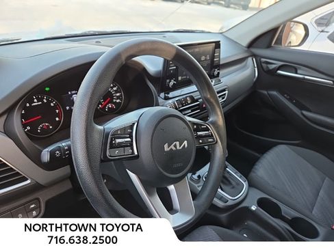Used 2023 Kia Seltos LX image 14
