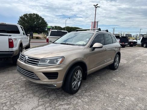 Used 2016 Volkswagen Touareg VR6 AWD/4WD image 2