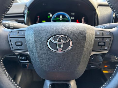 Used 2025 Toyota Camry SE image 28