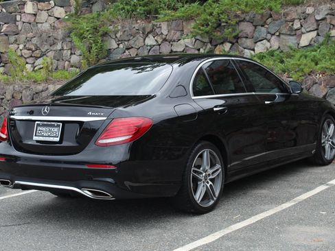 Used 2018 Mercedes-Benz E 400 4MATIC Sedan image 9