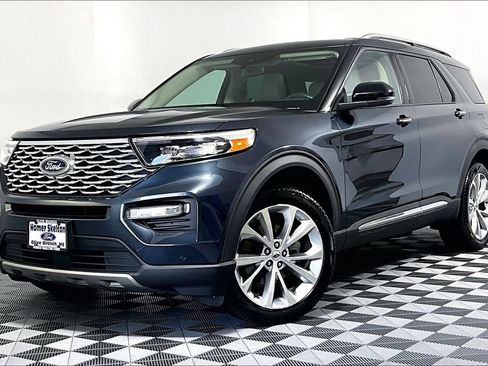 Used 2023 Ford Explorer Platinum w/ Technology Package AWD/4WD image 2
