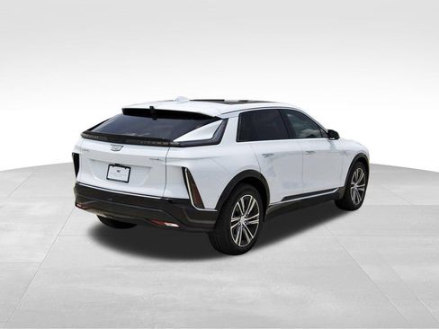New 2026 Cadillac Lyriq Luxury AWD/4WD image 4