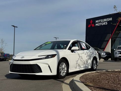 Used 2025 Toyota Camry LE image 8