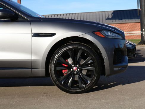 Used 2019 Jaguar F-PACE S image 5