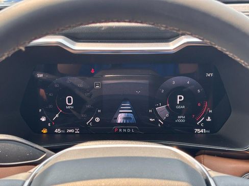 Used 2025 GMC Canyon AT4 w/ Technology Plus Package AWD/4WD image 21