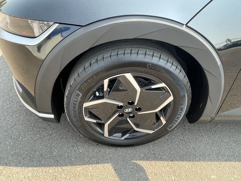 Certified 2024 Hyundai Ioniq 5 SEL RWD image 9