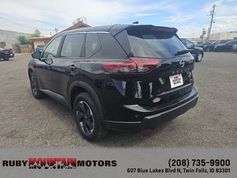 Used 2025 Nissan Rogue SV AWD/4WD image 5