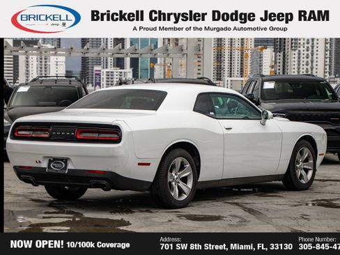 Used 2017 Dodge Challenger SXT image 5