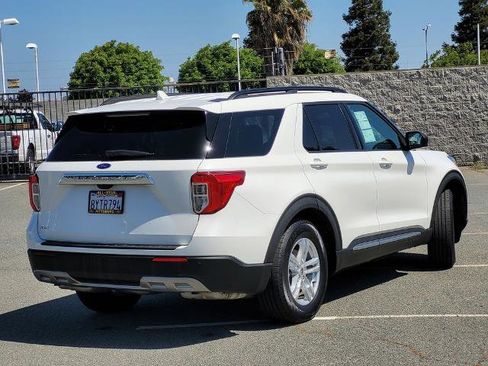 Certified 2022 Ford Explorer XLT w/ Equipment Group 202A RWD image 4