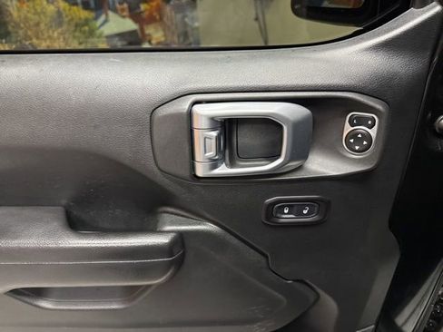 Used 2018 Jeep Wrangler Unlimited Rubicon image 24