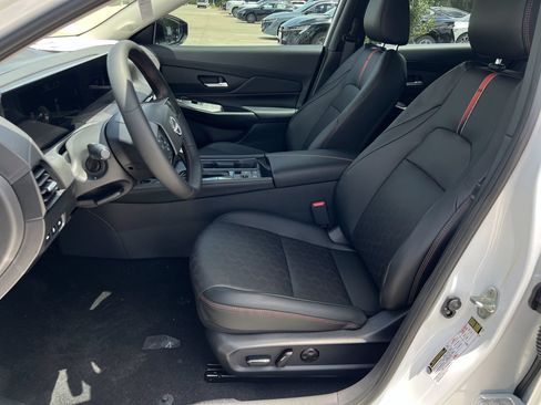 New 2026 Nissan Sentra SR w/ SR Premium Package FWD image 8