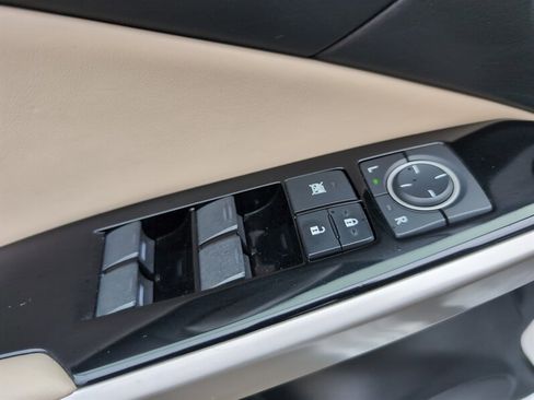 Used 2017 Lexus IS 200t image 14