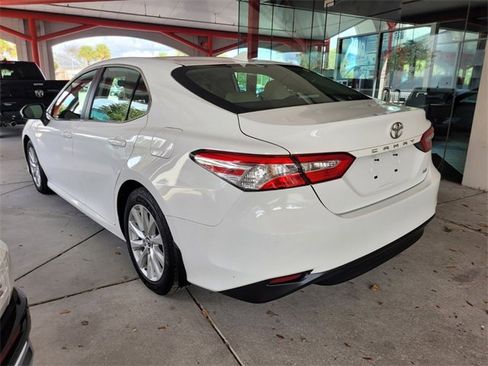 Used 2019 Toyota Camry LE image 9